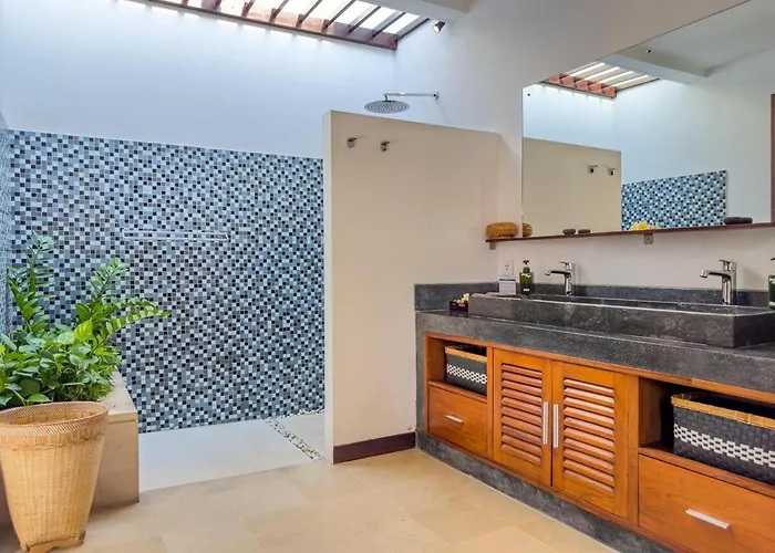 Bugis Kayu Aya * Seminyak (Bali)